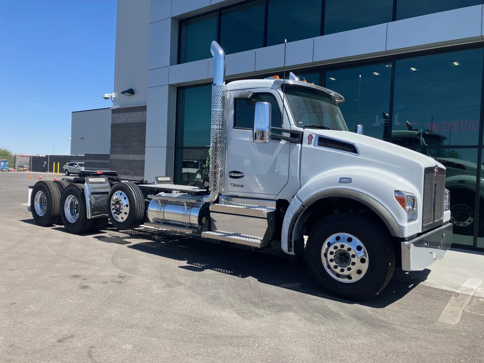 2025 Kenworth T880