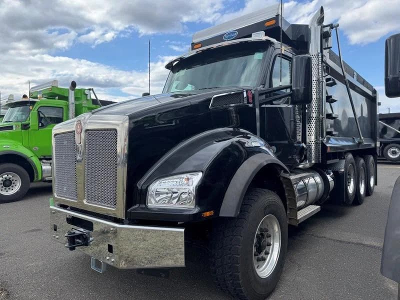 2025 Kenworth T880