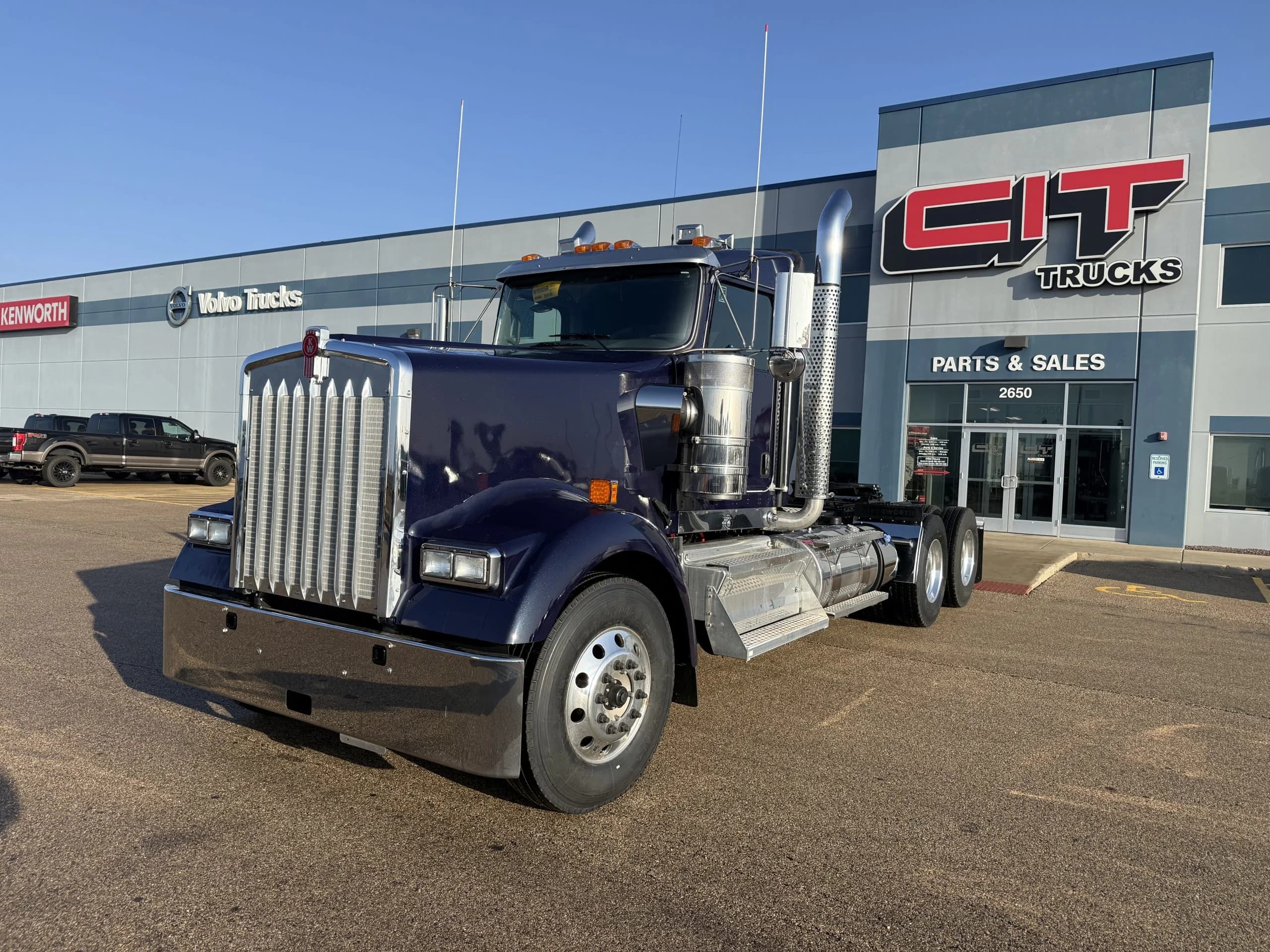 2027 Kenworth W900