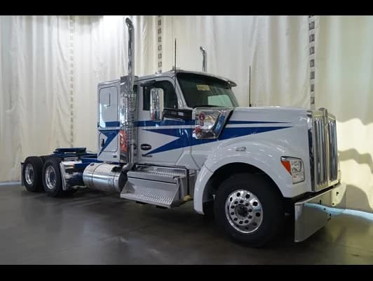 2027 Kenworth W990