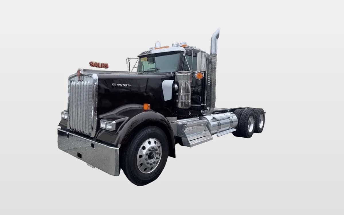 2025 Kenworth W900