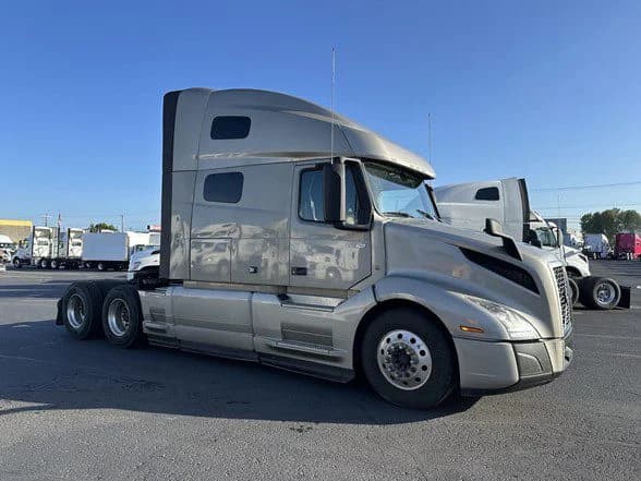 2022 Volvo VNL 760
