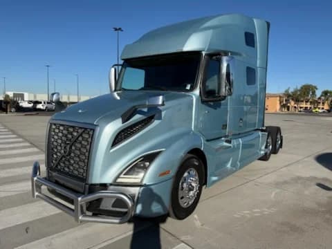2022 Volvo VNL 760