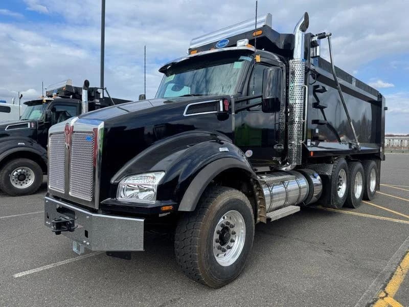 2025 Kenworth T880