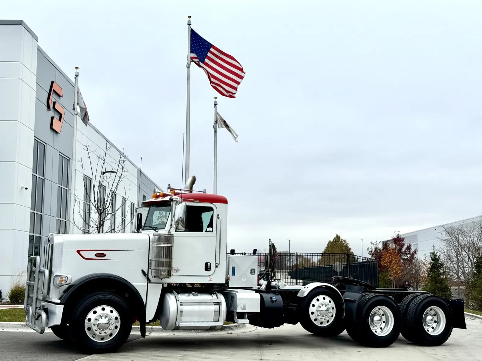 2023 Peterbilt 389