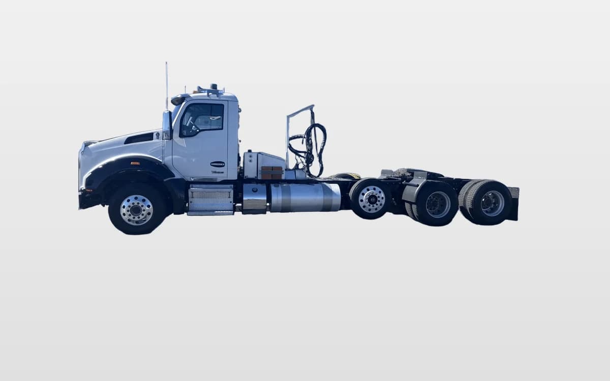 2023 Kenworth T880