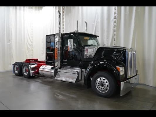 2027 Kenworth W990