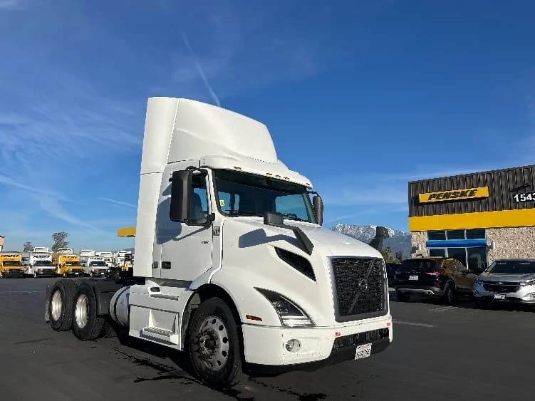 2020 Volvo VNR 640