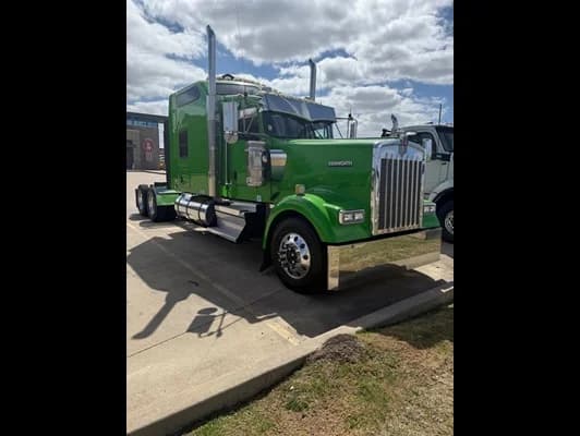 2022 Kenworth W900