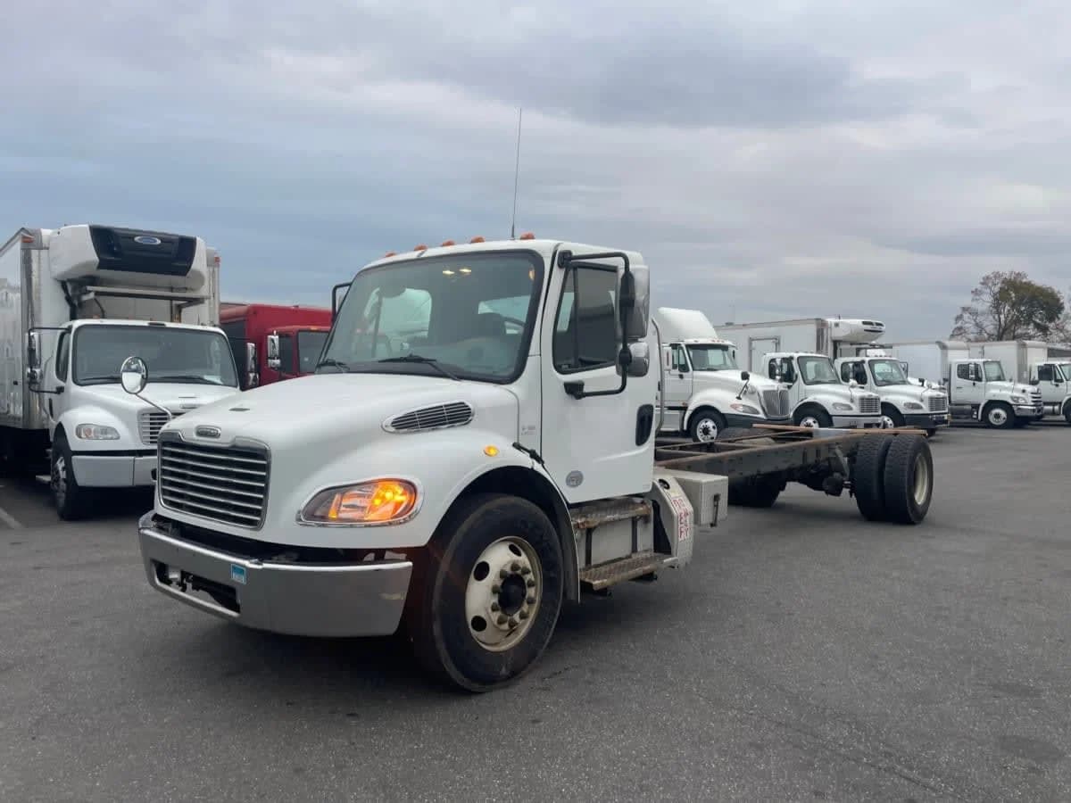 2017 Freightliner M2 106