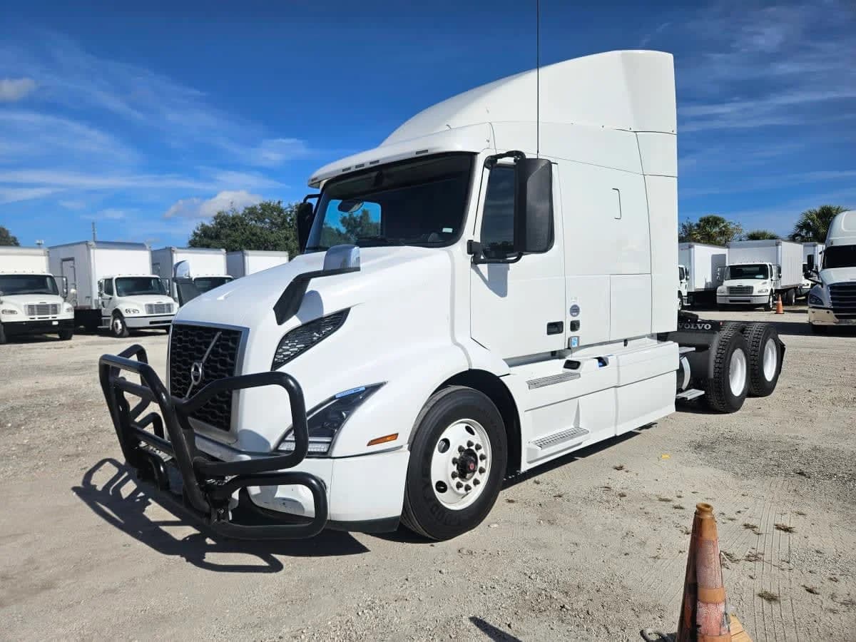 2020 Volvo VNR 640