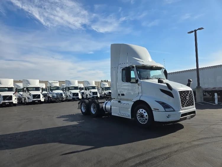 2020 Volvo VNR 640