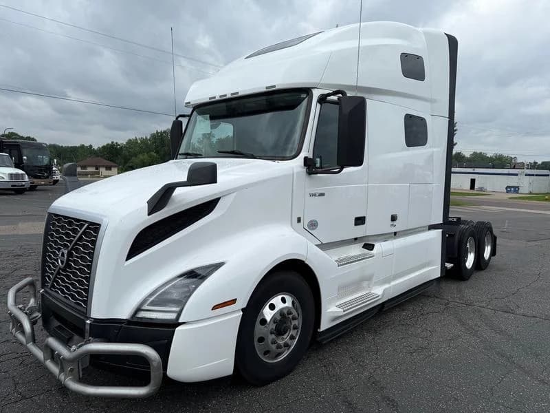 2022 Volvo VNL 760