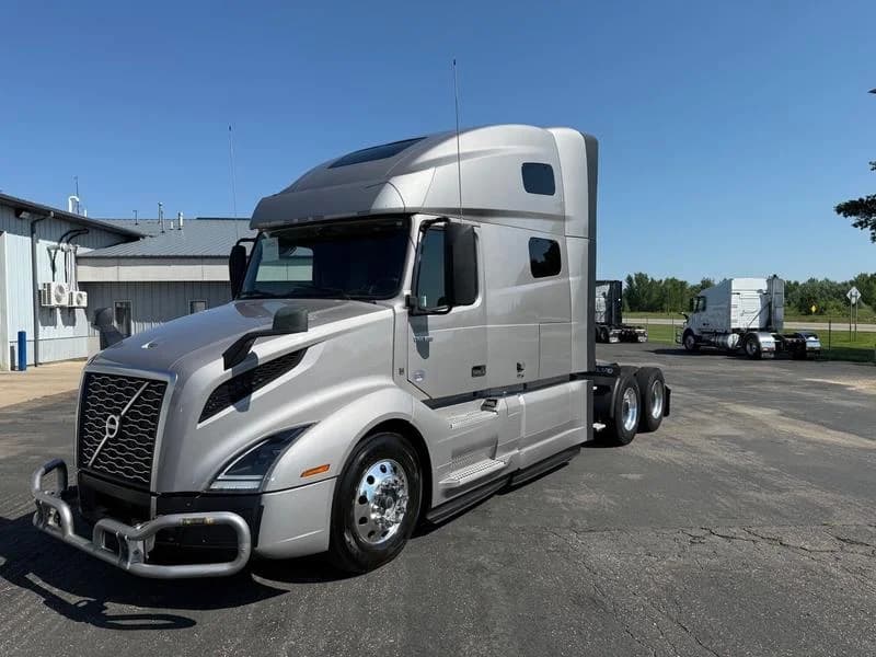 2022 Volvo VNL 760