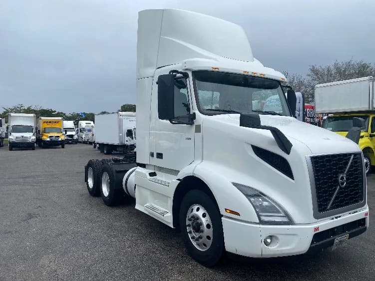 2020 Volvo VNR 640