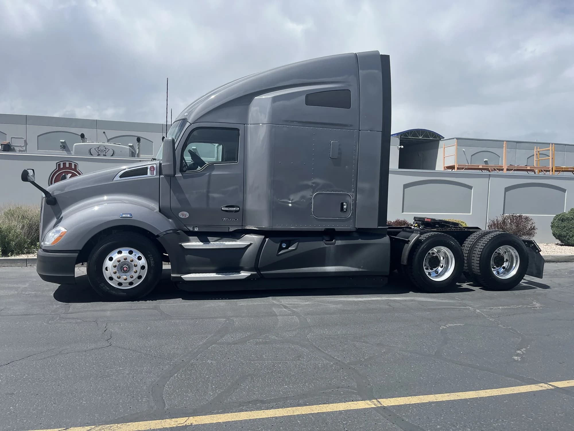 2022 Kenworth T680