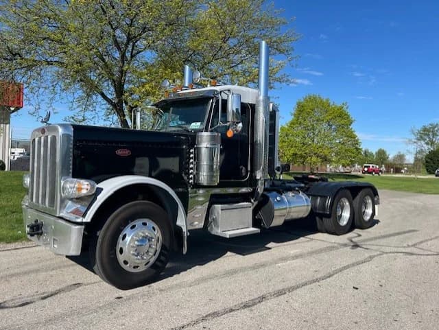 2023 Peterbilt 389