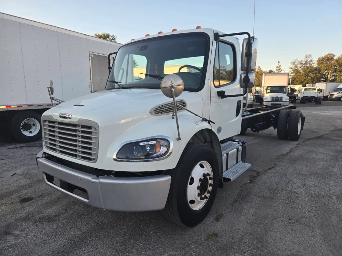2019 Freightliner M2 106