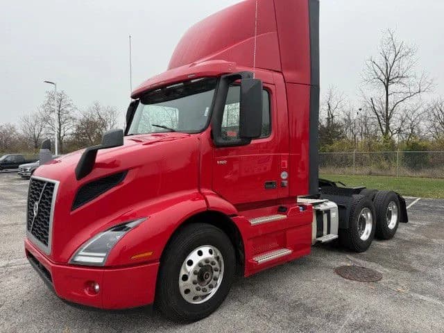 2022 Volvo VNR 640