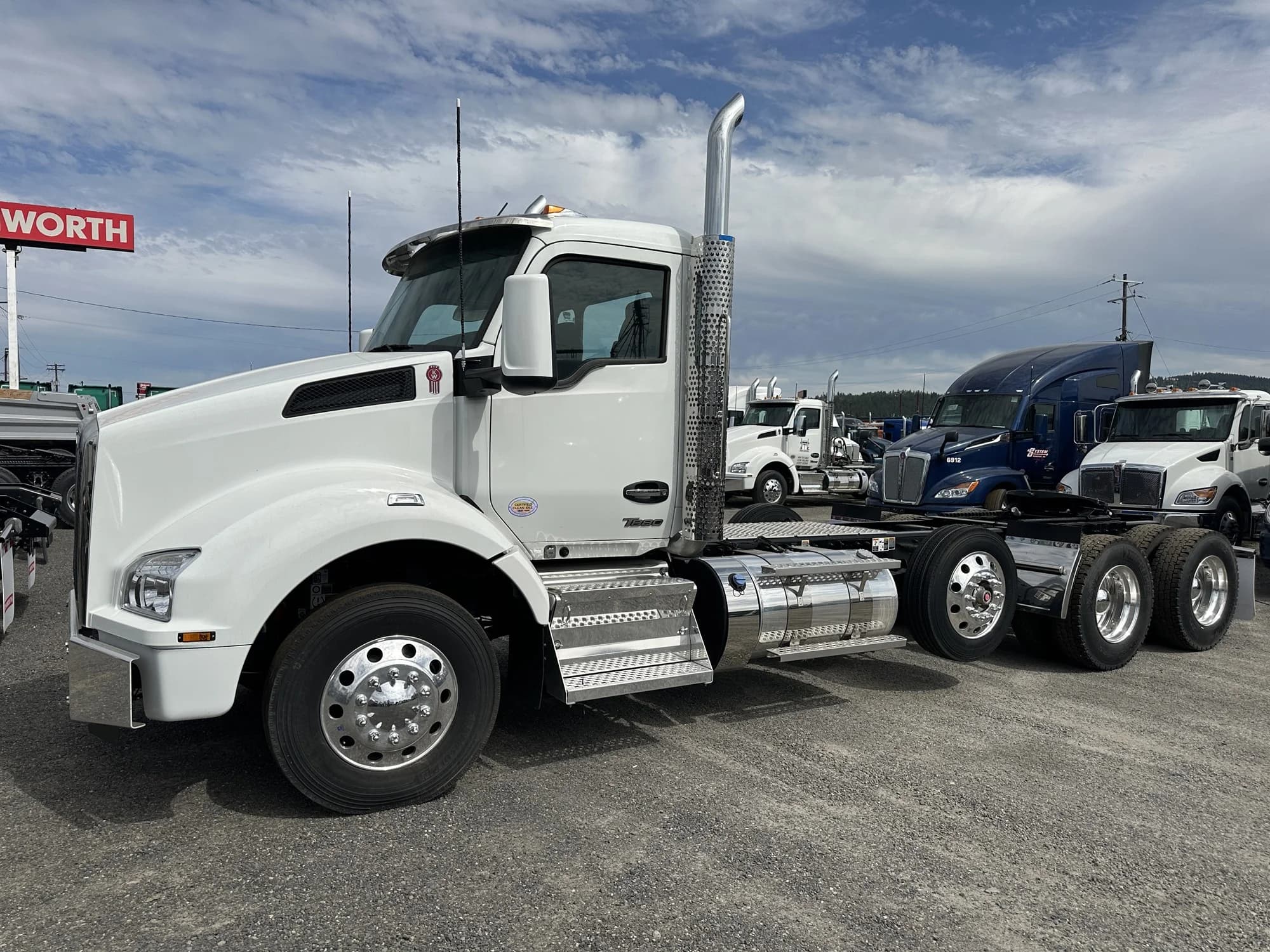2025 Kenworth T880