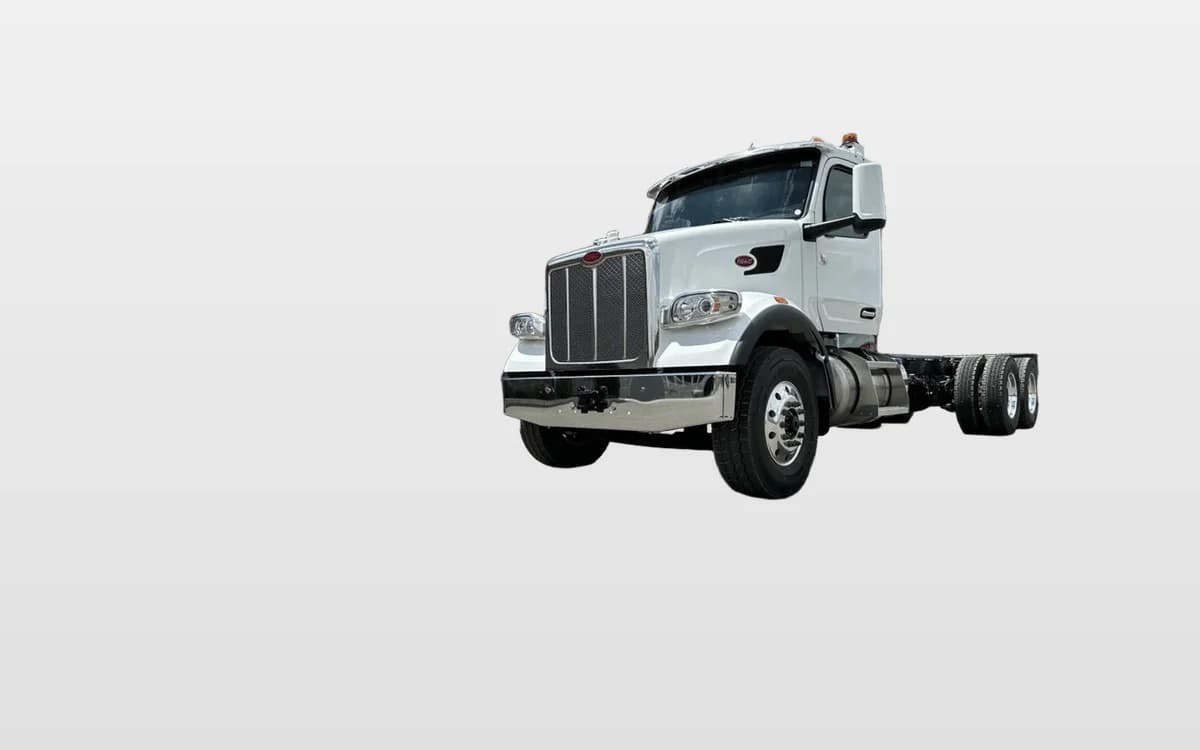 2025 PETERBILT 567 Cab Chassis Truck