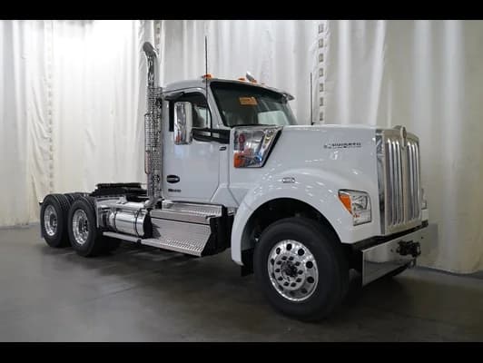 2027 Kenworth W990