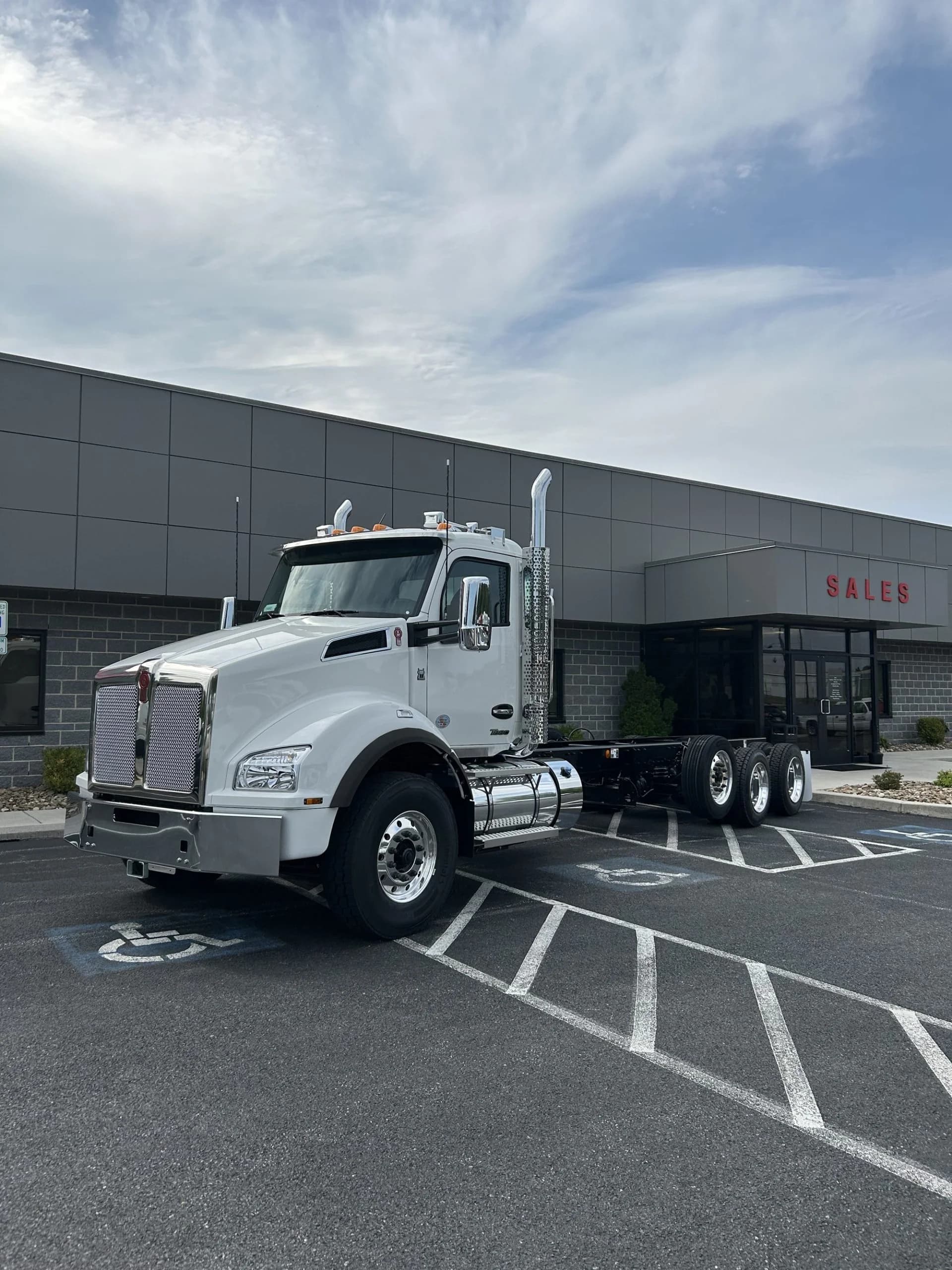 2025 Kenworth T880