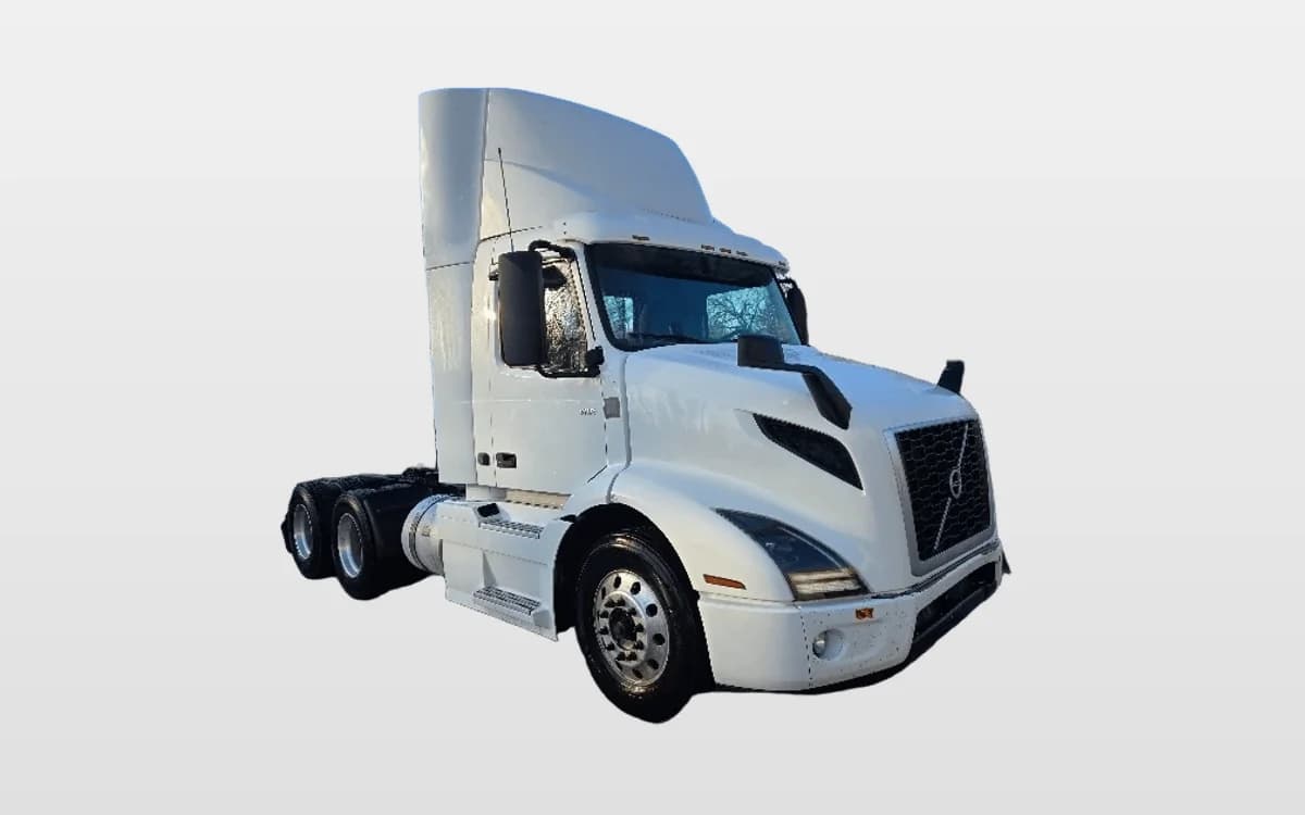 2021 Volvo VNR 640 in Ypsilanti, MI
