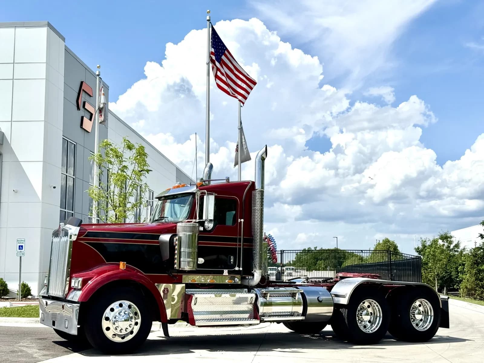 2020 Kenworth W900
