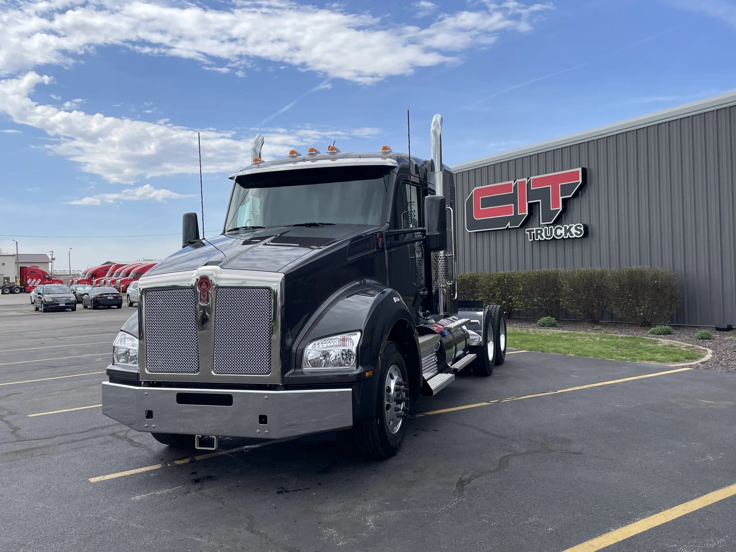2027 Kenworth T880