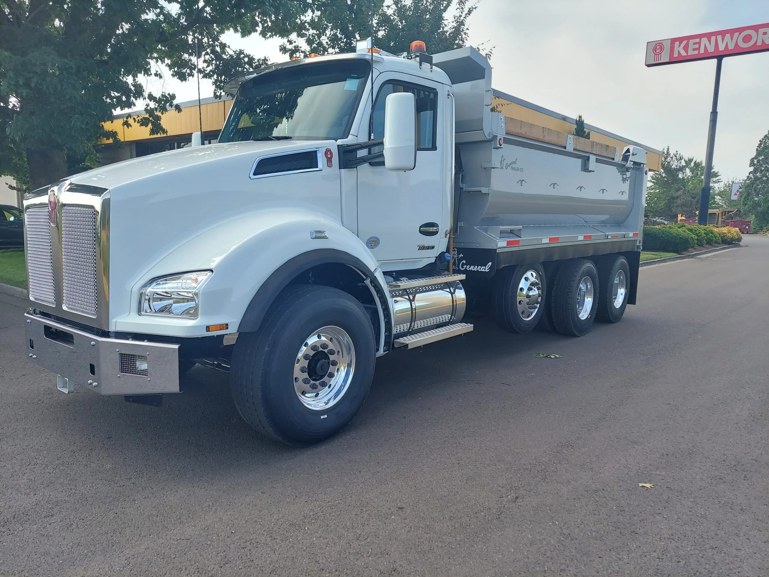 2024 Kenworth T880