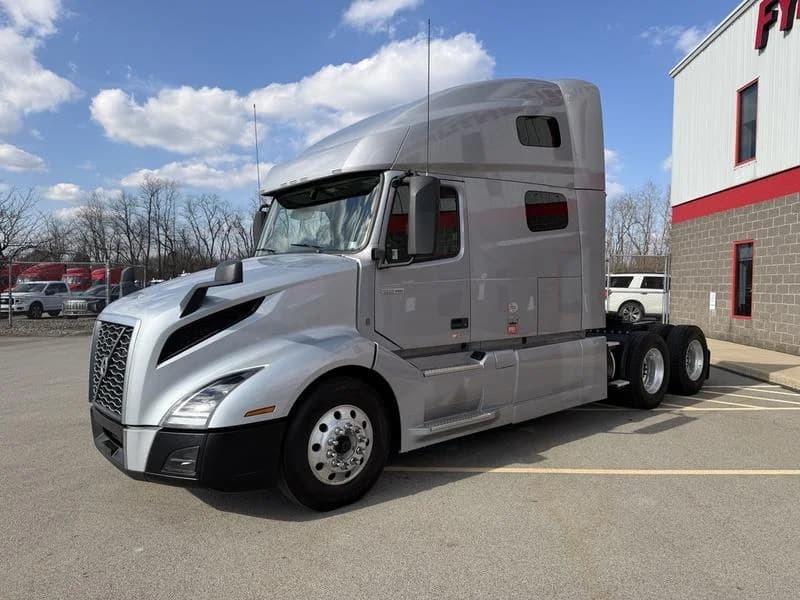 2022 Volvo VNL 760