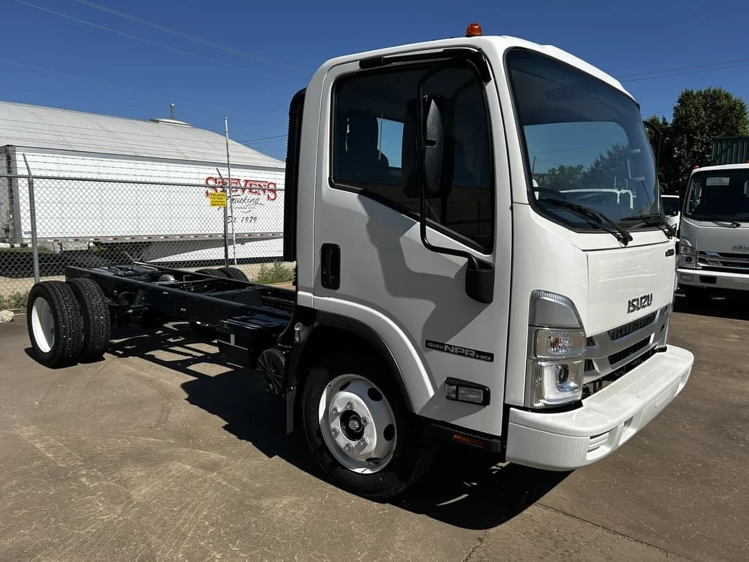 2025 Isuzu NPR