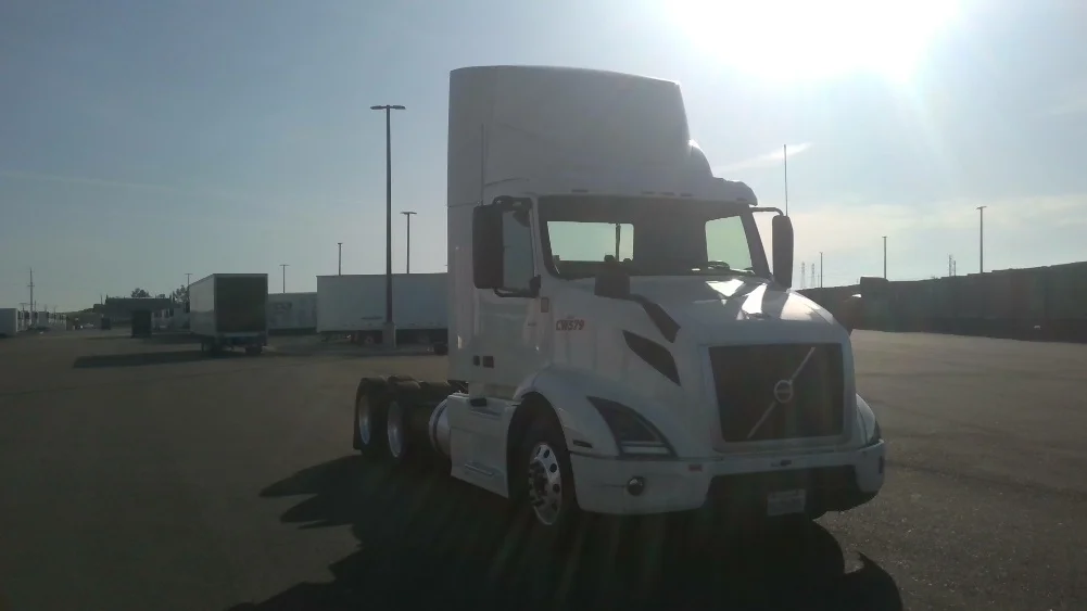 2021 Volvo VNR 640