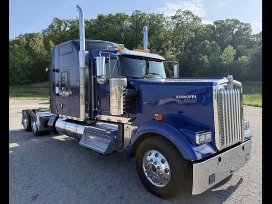 2023 Kenworth W900