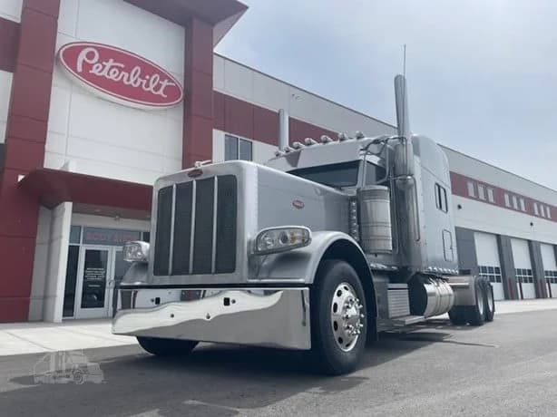 2023 Peterbilt 389