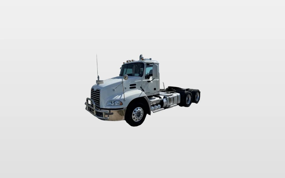 2016 Mack Pinnacle in Carroll, IA