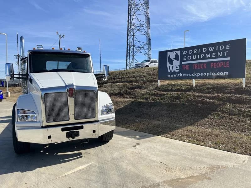 2025 Kenworth T880