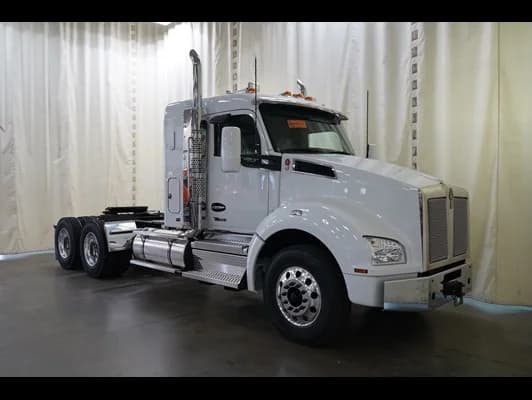 2027 Kenworth T880