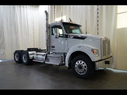 2027 Kenworth T880
