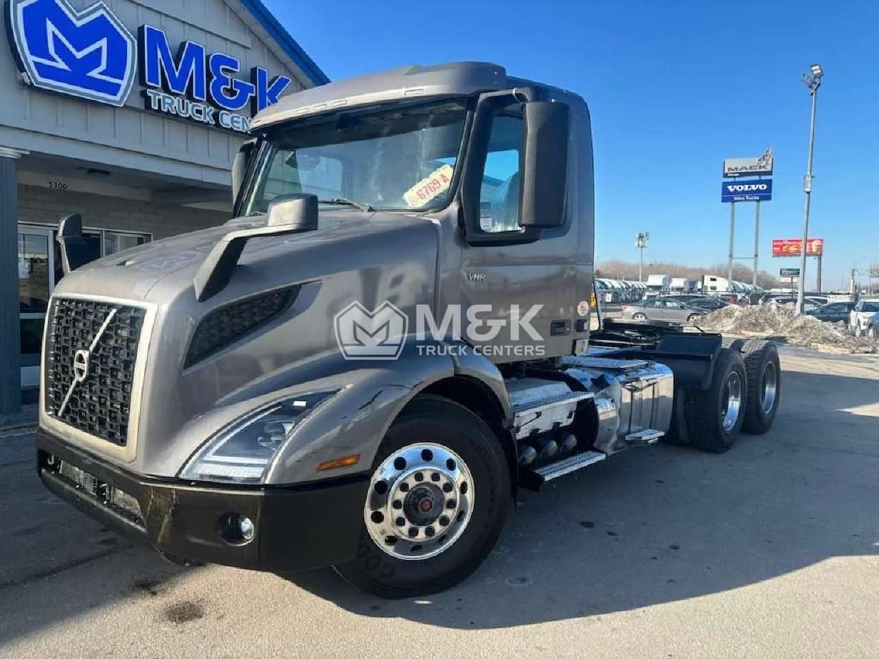 2022 Volvo VNR 640