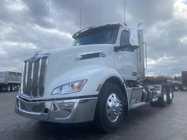 2025 Peterbilt 579