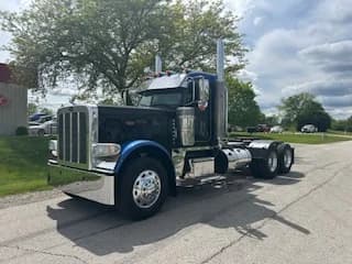 2023 Peterbilt 389