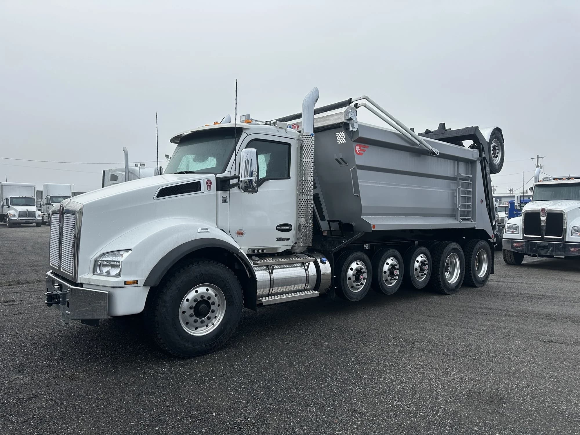 2025 Kenworth T880