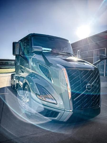 2025 Volvo VNL 300