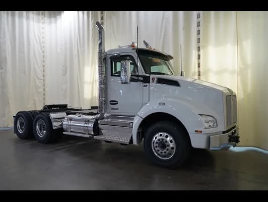 2027 Kenworth T880