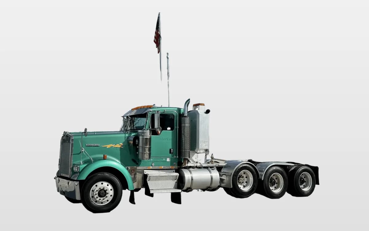 2005 Kenworth W900 in New Lenox, IL