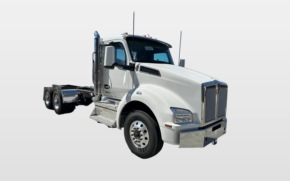 2025 Kenworth T880