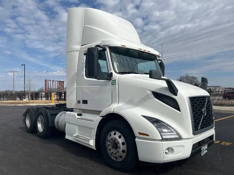 2021 Volvo VNR 640