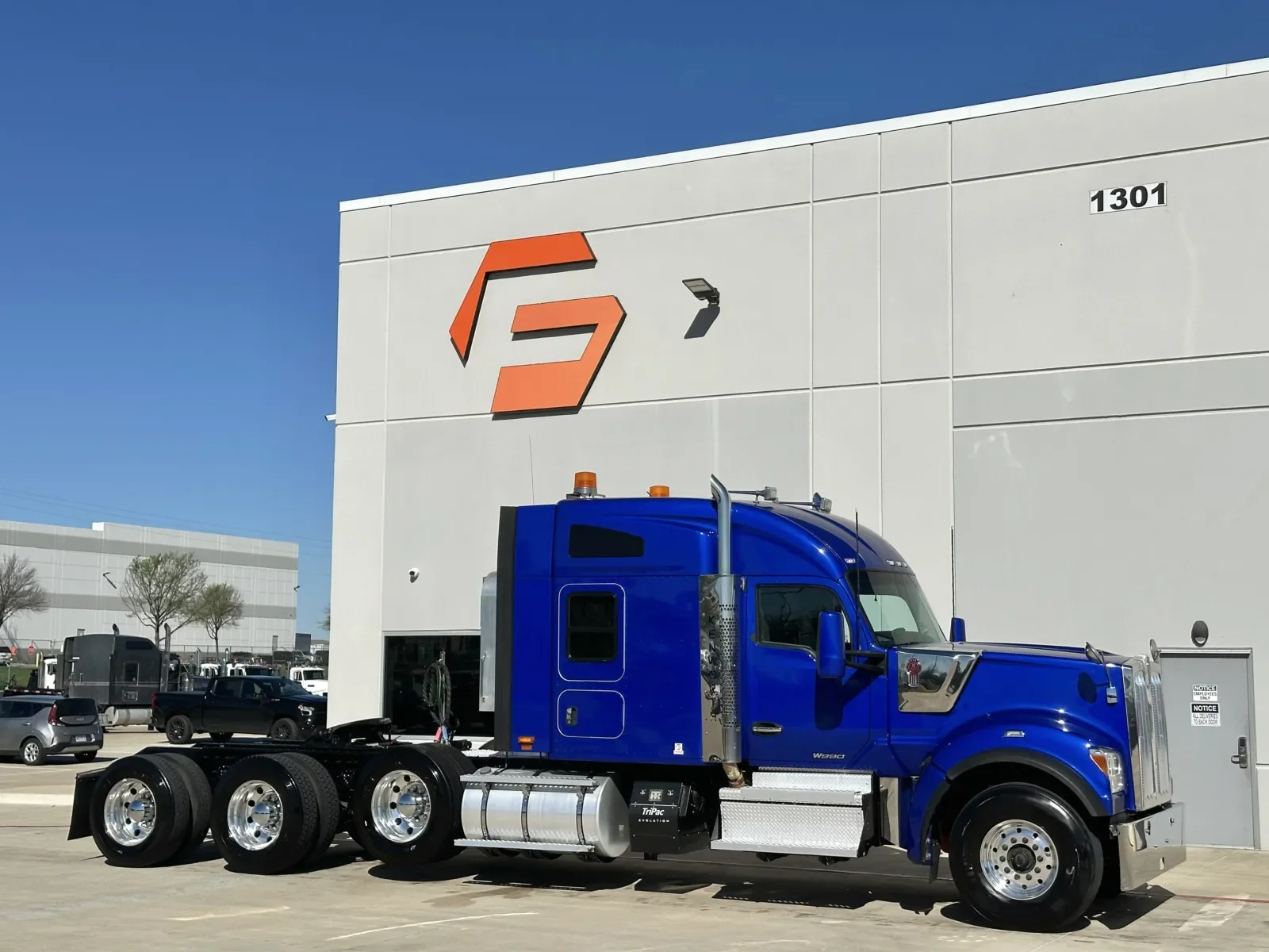2022 Kenworth W990